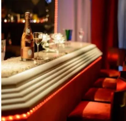 OCCASION EXCEPTIONNELLE AVANT LE FESTIVAL DE CANNES! Vente de 50% des actions d'un bar de nuit légéndaire centre Cannes