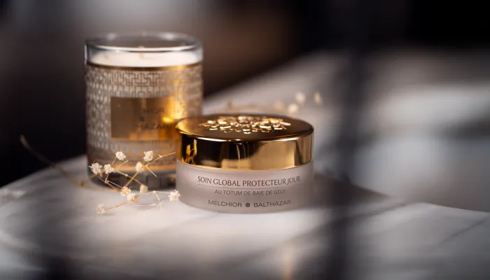 Marque de cosmétiques et de bougies 100% naturel.