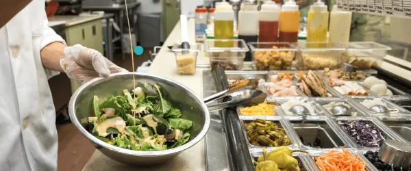 Entreprise de restauration rapide de qualité avec un bar à salade en libre-service à Levallois-Perret (92)